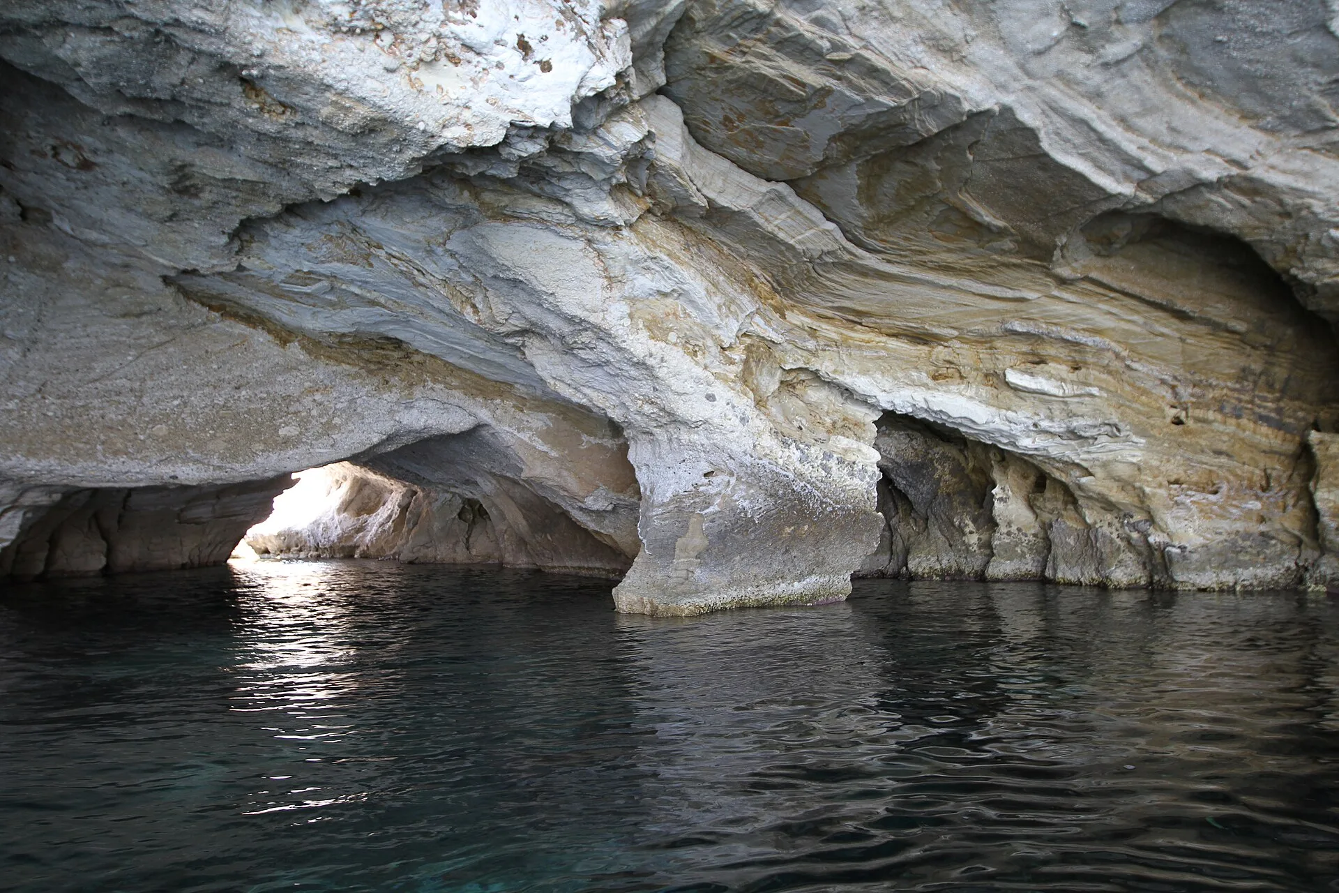 Kleftiko : grottes et arches accessibles en bateau