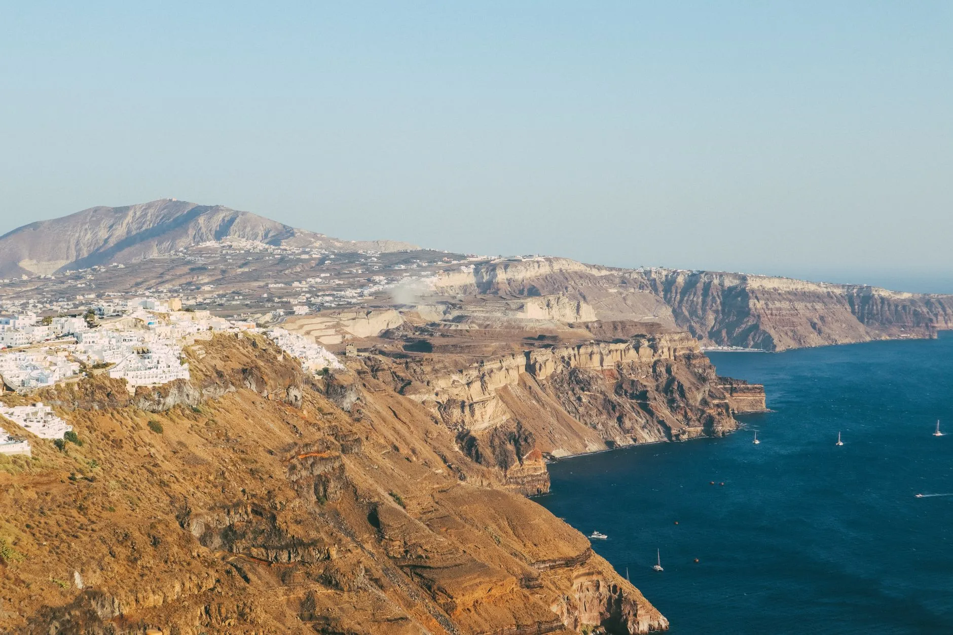 Santorin : fava, tomates et vins volcaniques